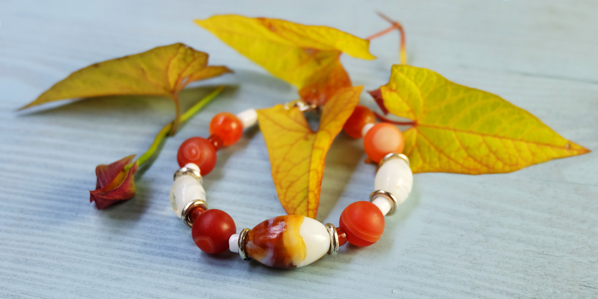 Kamienie w odcieniach brązu