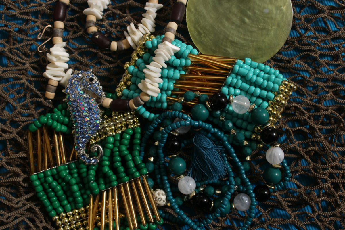 Modne kolory w biżuterii na 2026